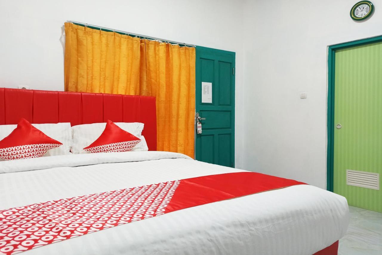 Oyo 2611 Hotel Krui Syariah Exterior photo