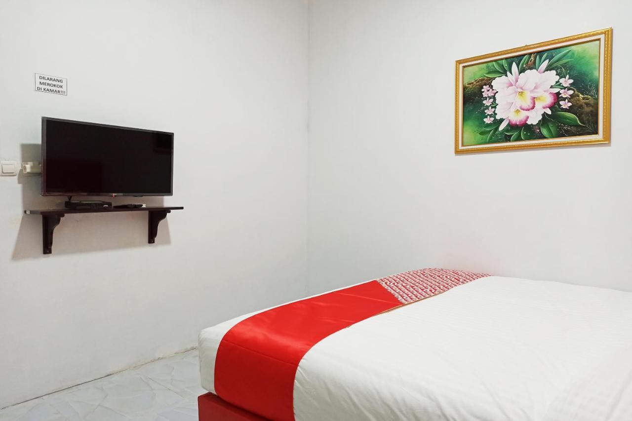 Oyo 2611 Hotel Krui Syariah Exterior photo
