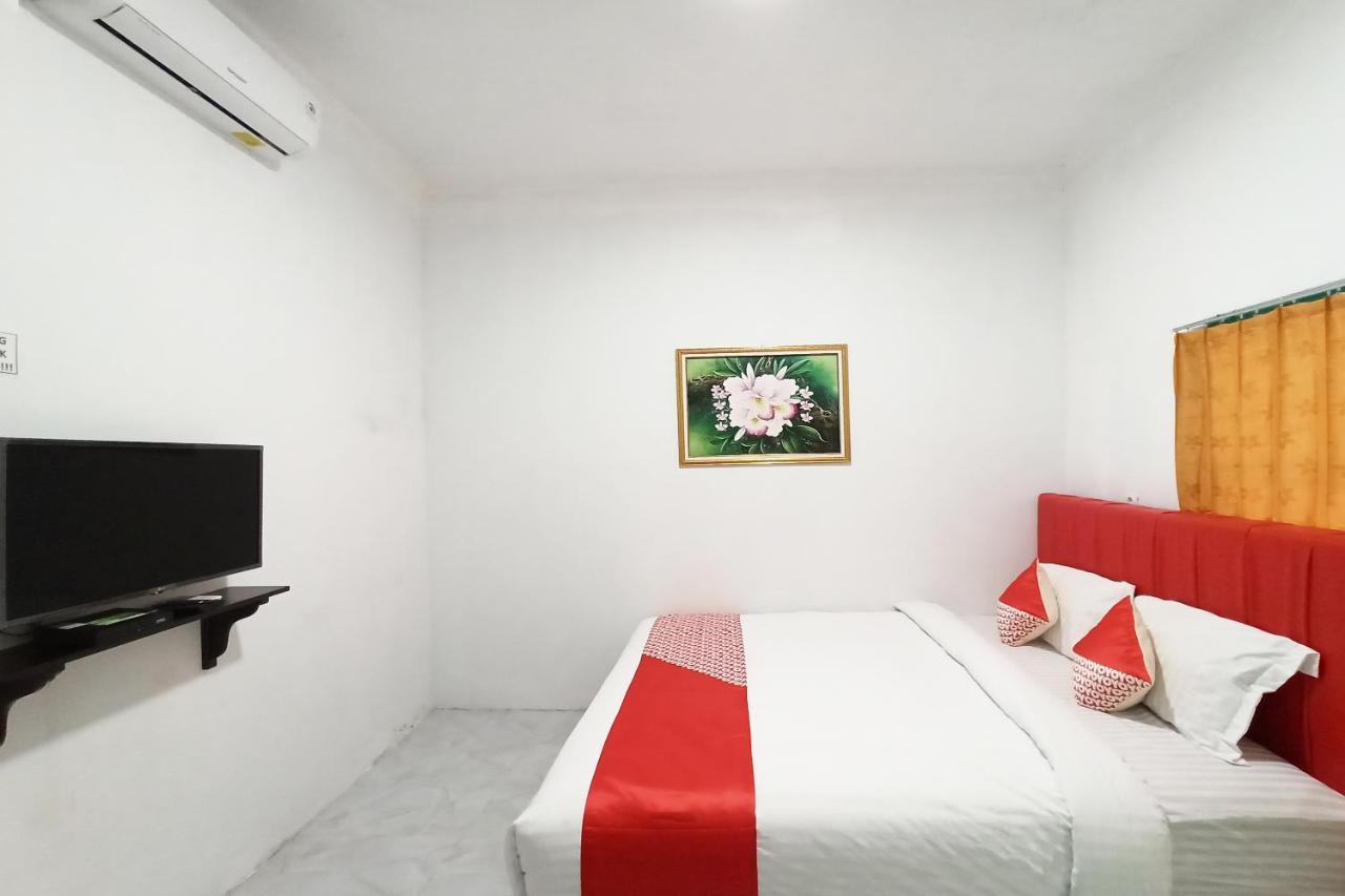 Oyo 2611 Hotel Krui Syariah Exterior photo